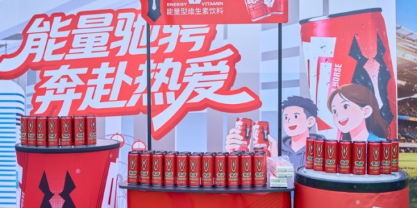 新葡萄8883官网AMG-长沙球场青春飞扬，球员驰骋绿茵诠释热爱|奔跑|战马|能量|马力|绿茵场_新浪体育_新浪新闻