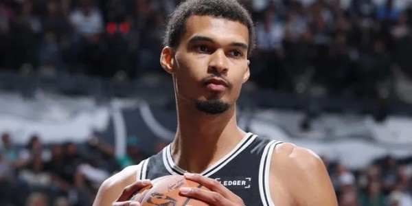 新葡萄8883官网AMG-美媒：NBA总决赛历史上从未有球队主场0-2落后后最终夺冠