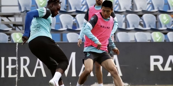 新葡萄8883官网AMG-意外吗？武磊“黑又硬”队友加盟重庆铜梁龙，本赛季欧冠速度第一