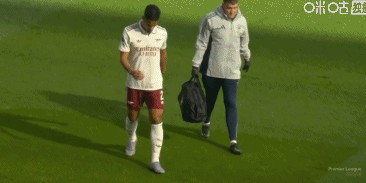 新葡萄8883官网AMG-半场：利物浦0-0阿森纳，双方半场仅阿森纳1射正，萨利巴伤退