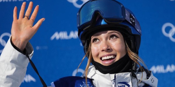 新葡萄8883官网AMG-完美收官！谷爱凌卫冕自由式滑雪U型场地金牌，李方慧夺银
