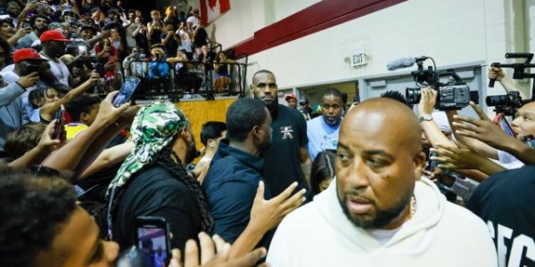 新葡萄8883官网AMG-亲历者还原火爆12小时！球星与球迷在西雅图双输