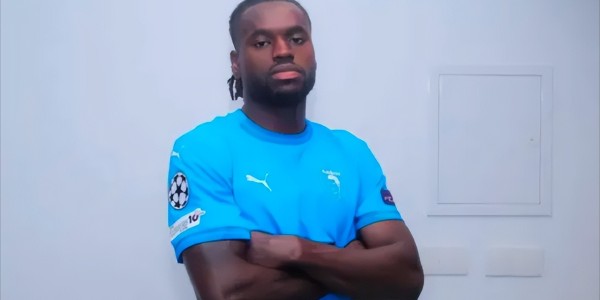 新葡萄8883官网AMG-意外吗？武磊“黑又硬”队友加盟重庆铜梁龙，本赛季欧冠速度第一